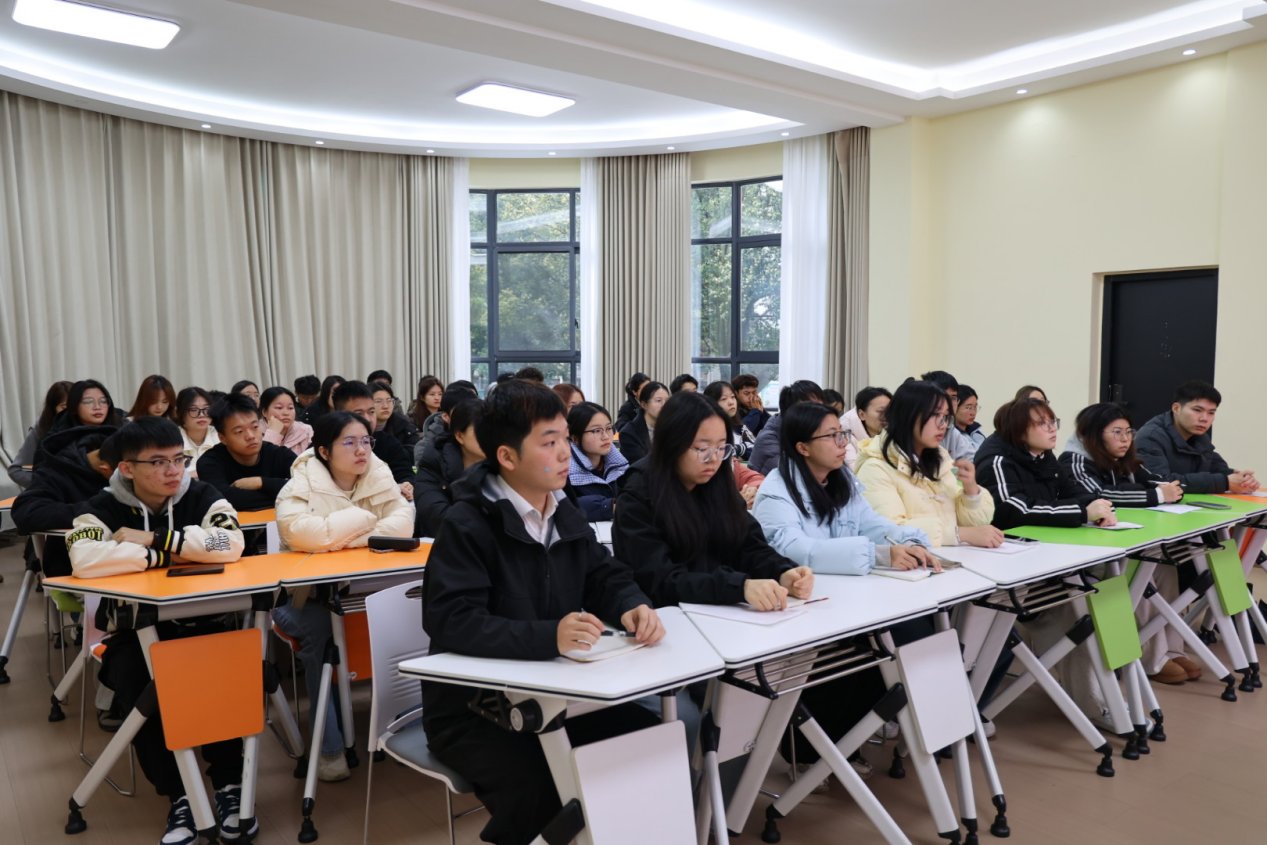 分享其扎根高原的亲身经历与感悟